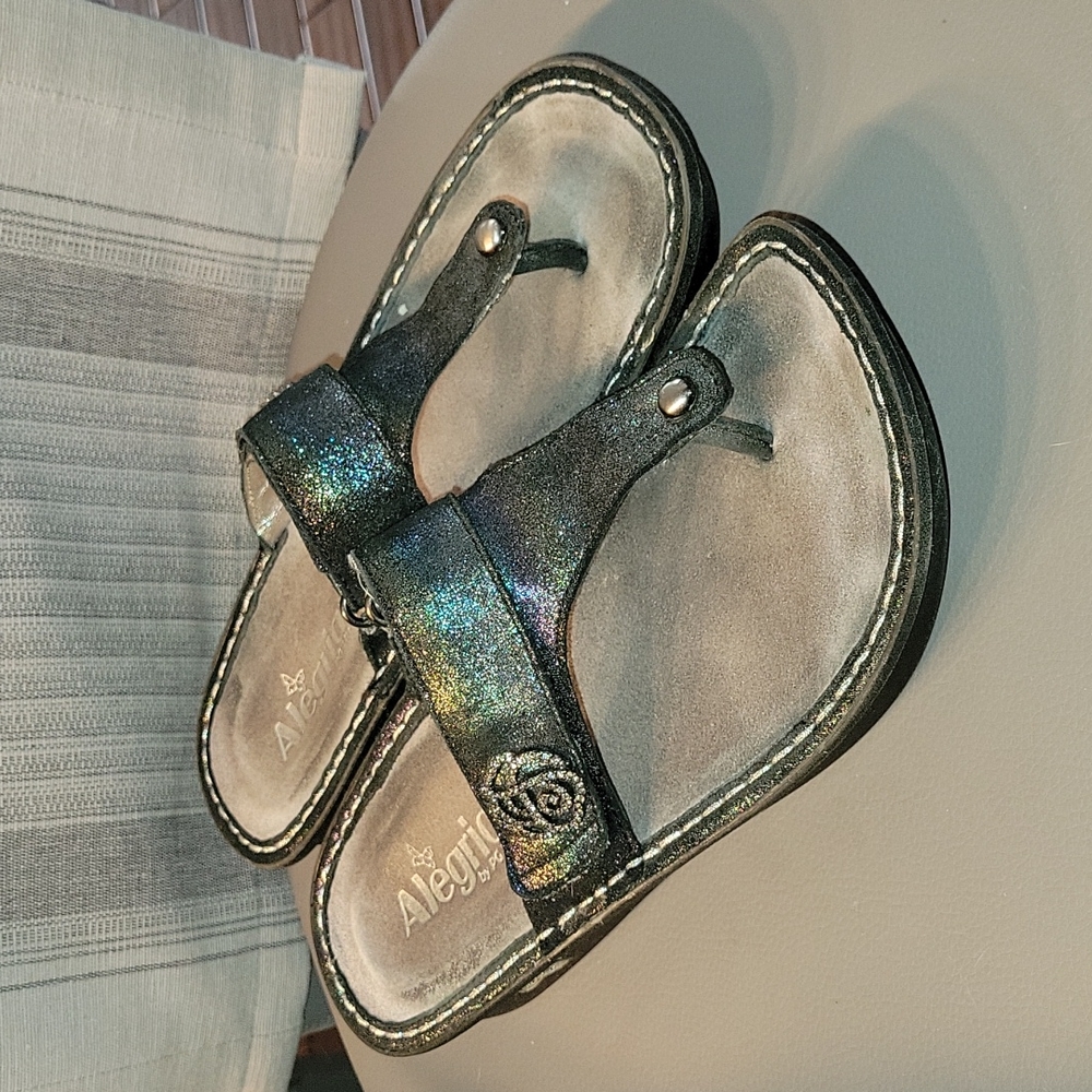 Alegria Car-224 Shimmer Leather Thong Sandals Sz. 37